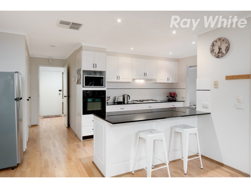 1 Nagle Court, Mill Park VIC 3082