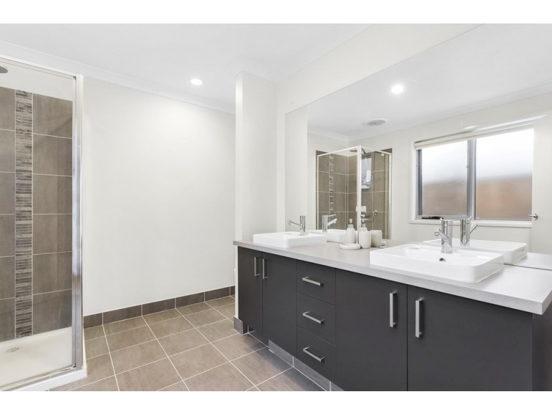 10 Cortona Grange, Mernda VIC 3754