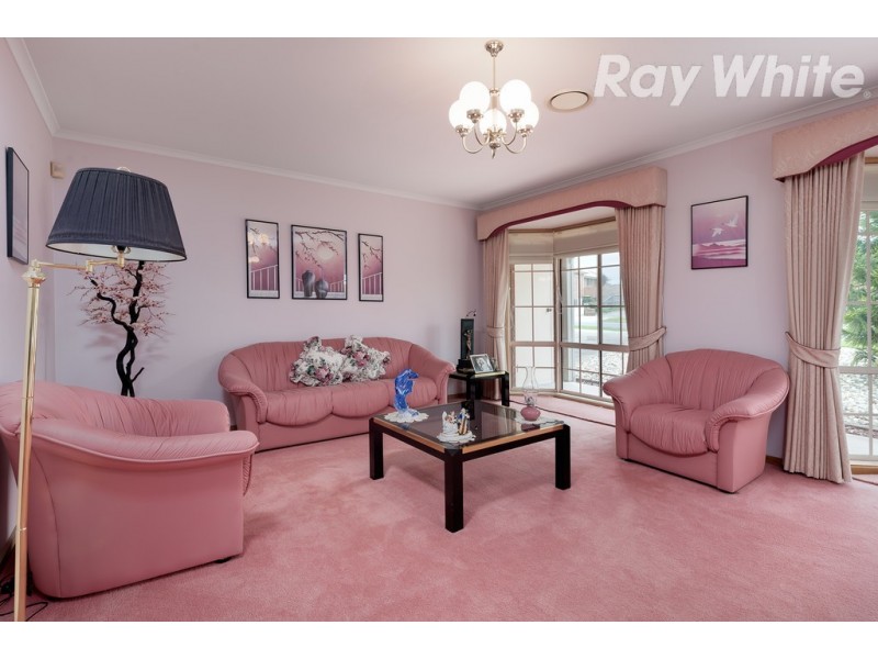 17 Carbon Crescent, Mill Park VIC 3082