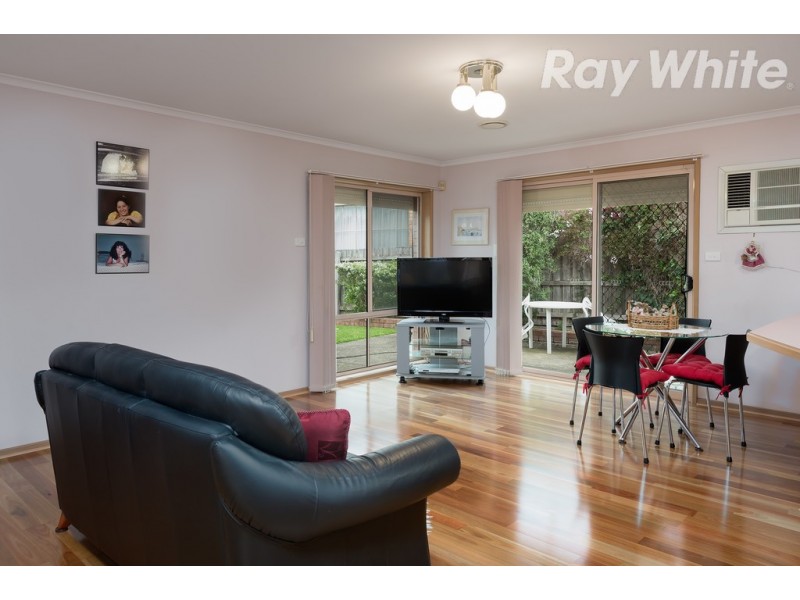 17 Carbon Crescent, Mill Park VIC 3082