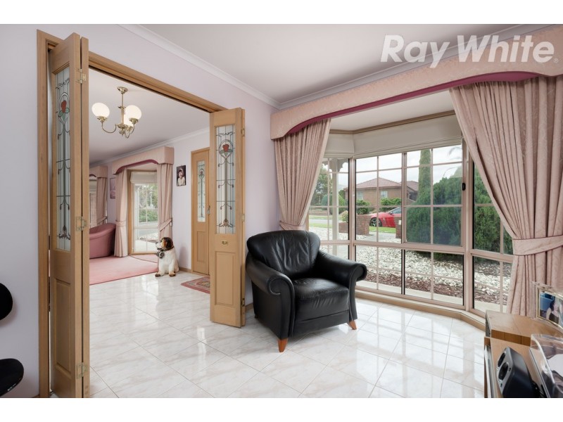 17 Carbon Crescent, Mill Park VIC 3082