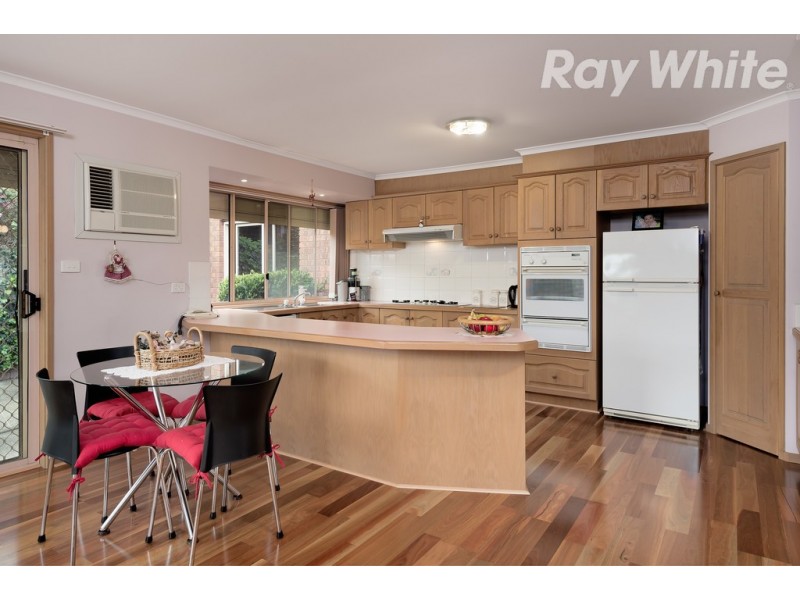 17 Carbon Crescent, Mill Park VIC 3082