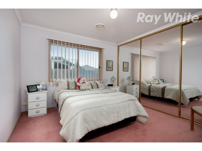 17 Carbon Crescent, Mill Park VIC 3082