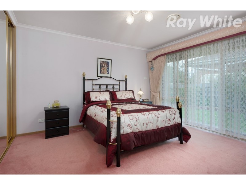 17 Carbon Crescent, Mill Park VIC 3082