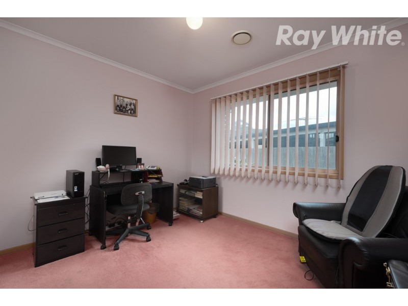 17 Carbon Crescent, Mill Park VIC 3082