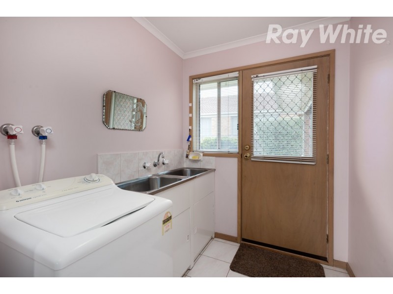 17 Carbon Crescent, Mill Park VIC 3082