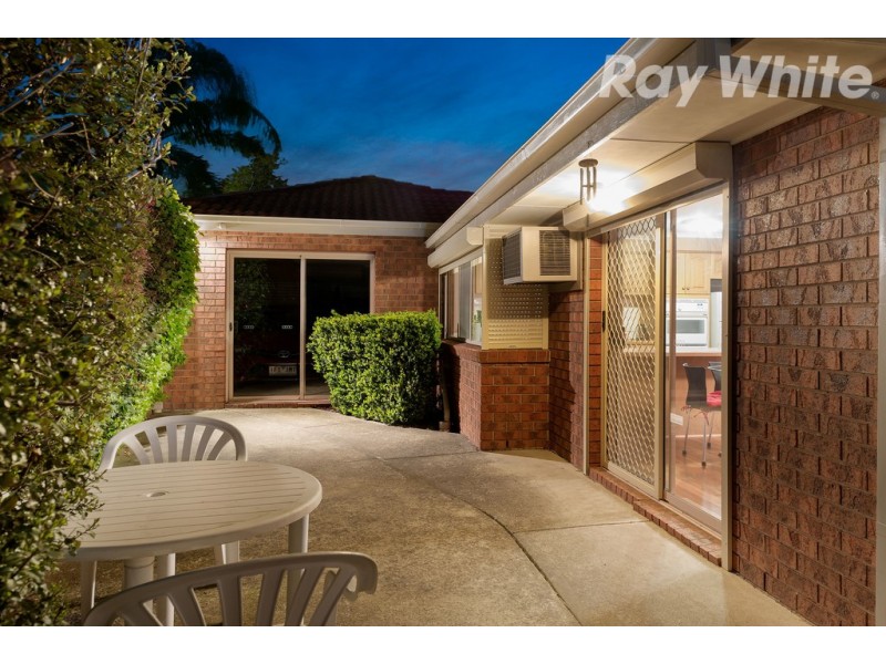 17 Carbon Crescent, Mill Park VIC 3082