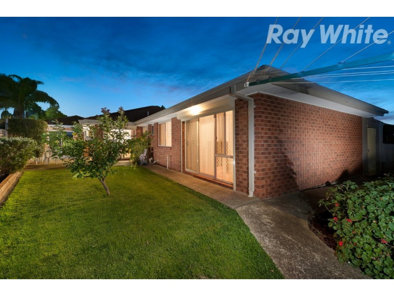 17 Carbon Crescent, Mill Park VIC 3082