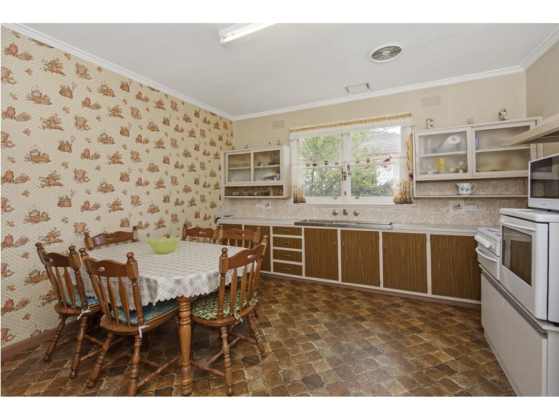 62 Mount View Road, Thomastown VIC 3074