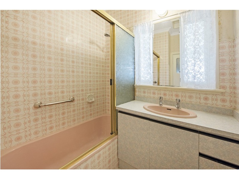 62 Mount View Road, Thomastown VIC 3074