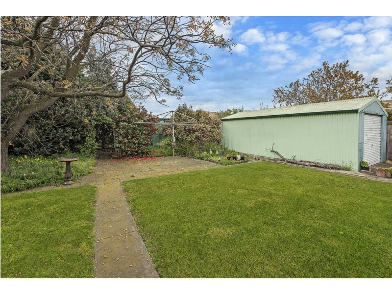 62 Mount View Road, Thomastown VIC 3074