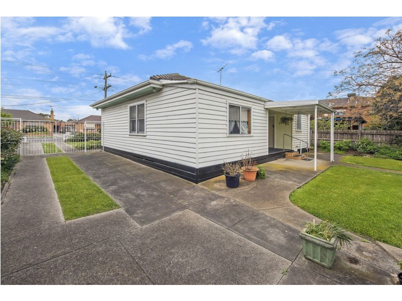 62 Mount View Road, Thomastown VIC 3074