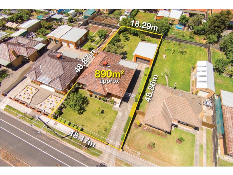 18 Botha Avenue, Reservoir VIC 3073