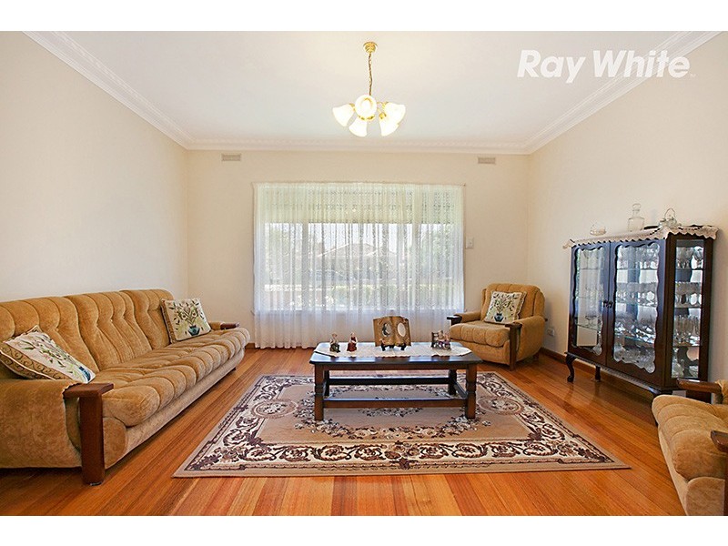 18 Botha Avenue, Reservoir VIC 3073