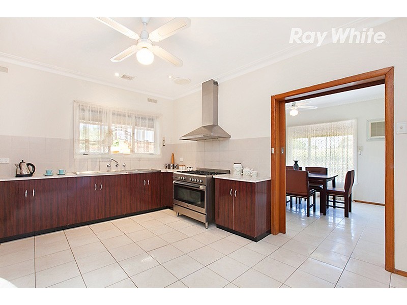 18 Botha Avenue, Reservoir VIC 3073