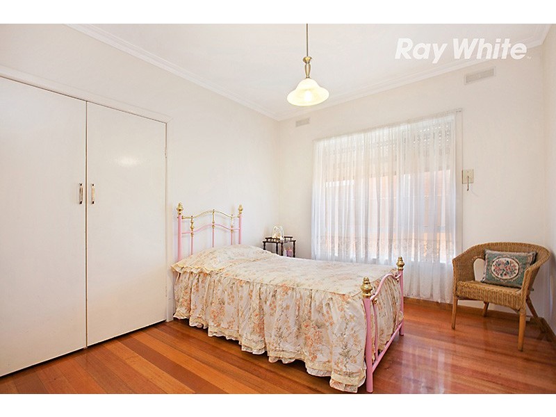 18 Botha Avenue, Reservoir VIC 3073