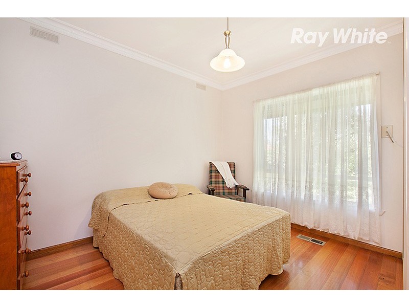 18 Botha Avenue, Reservoir VIC 3073