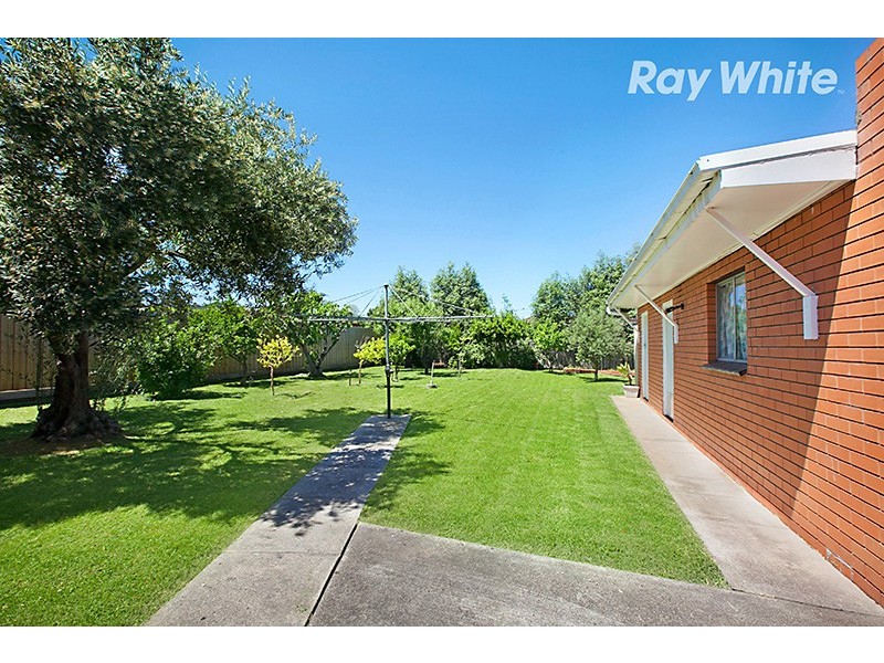 18 Botha Avenue, Reservoir VIC 3073