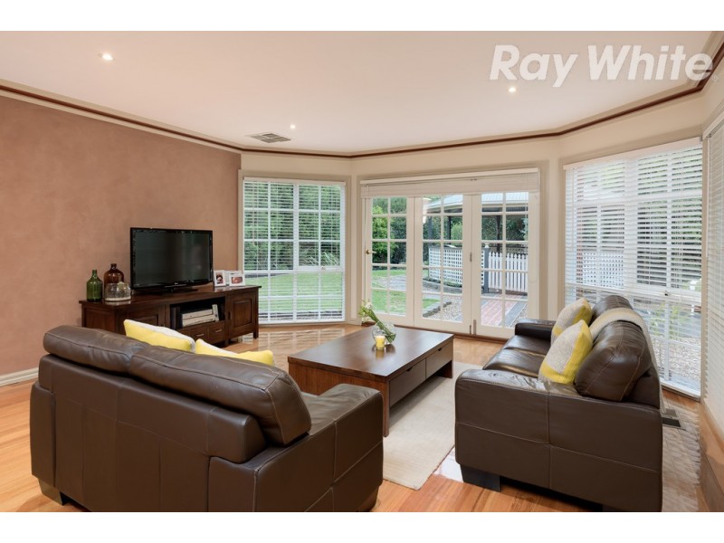 37 Woolnough Drive, Mill Park VIC 3082