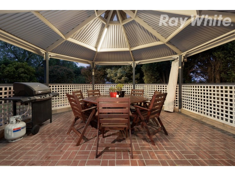 37 Woolnough Drive, Mill Park VIC 3082