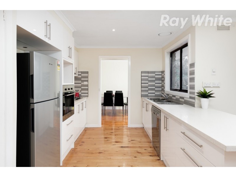 4 Devitt Court, Mill Park VIC 3082