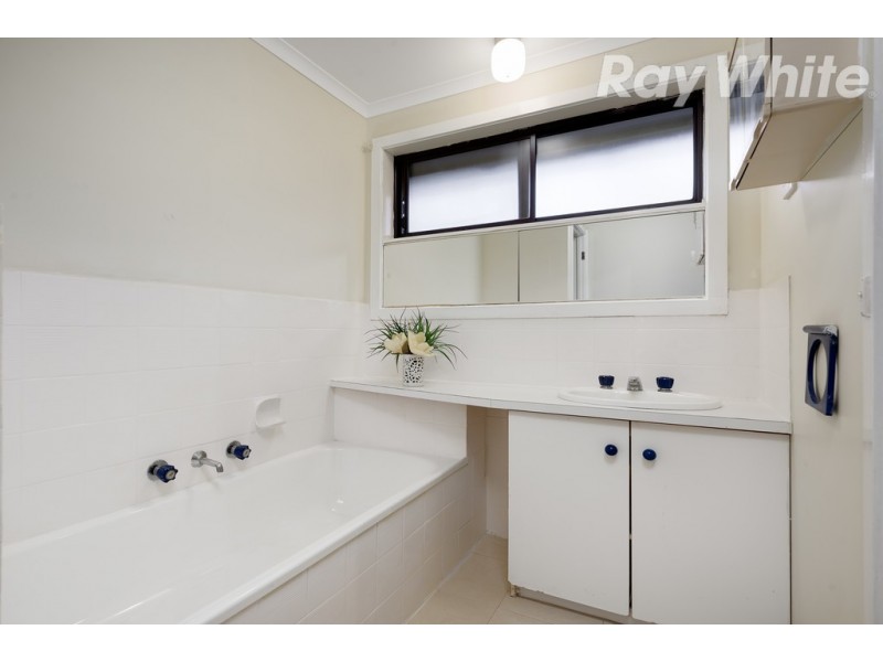 4 Devitt Court, Mill Park VIC 3082