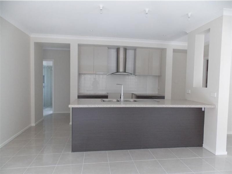 8 Comet Avenue, Doreen VIC 3754