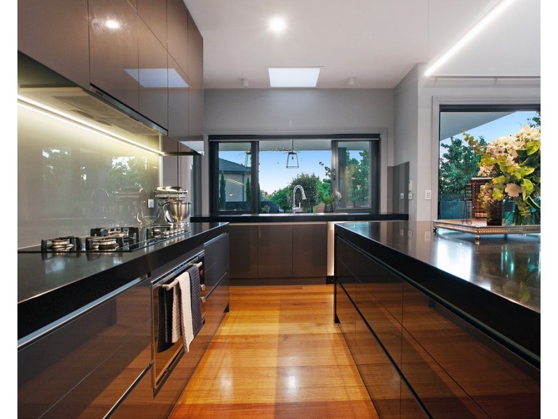 18 Bloomfield Drive, South Morang VIC 3752