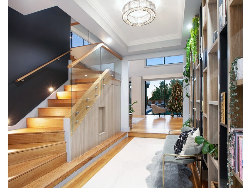 18 Bloomfield Drive, South Morang VIC 3752