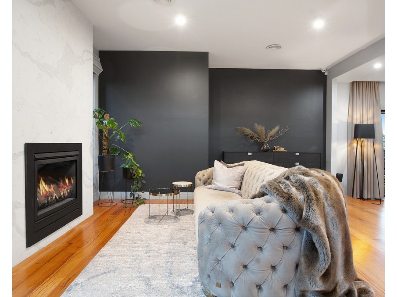 18 Bloomfield Drive, South Morang VIC 3752