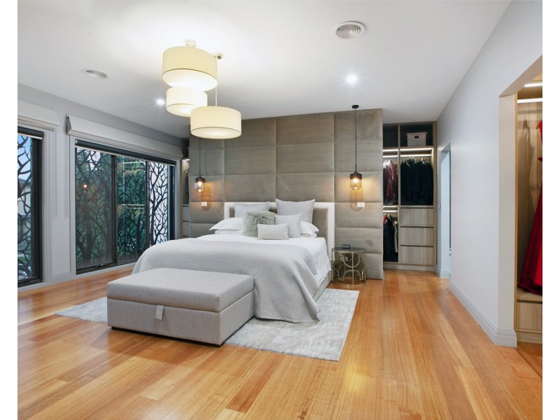 18 Bloomfield Drive, South Morang VIC 3752