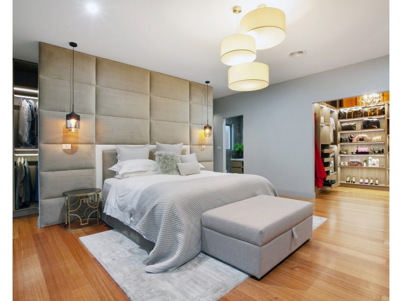 18 Bloomfield Drive, South Morang VIC 3752