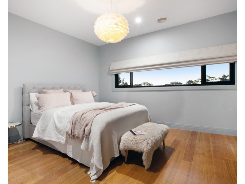 18 Bloomfield Drive, South Morang VIC 3752