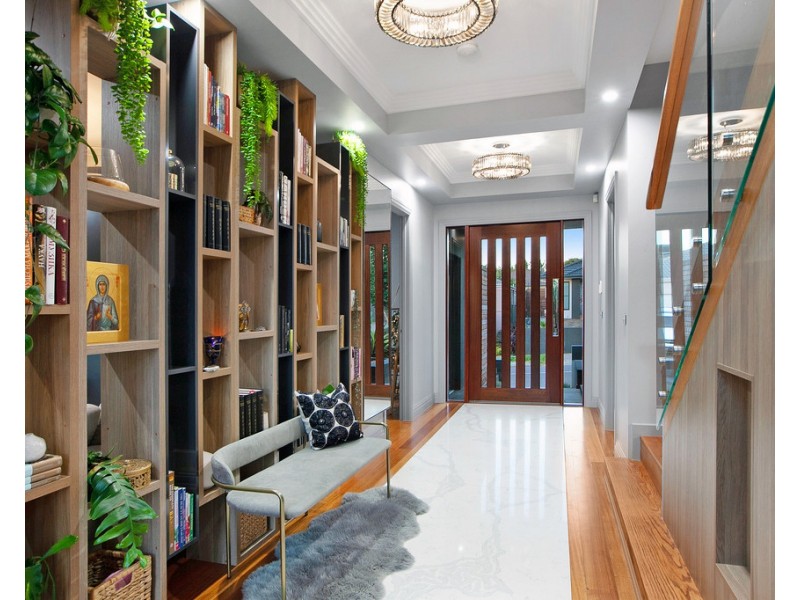 18 Bloomfield Drive, South Morang VIC 3752