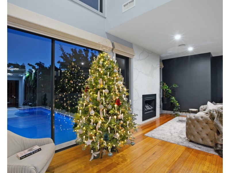 18 Bloomfield Drive, South Morang VIC 3752