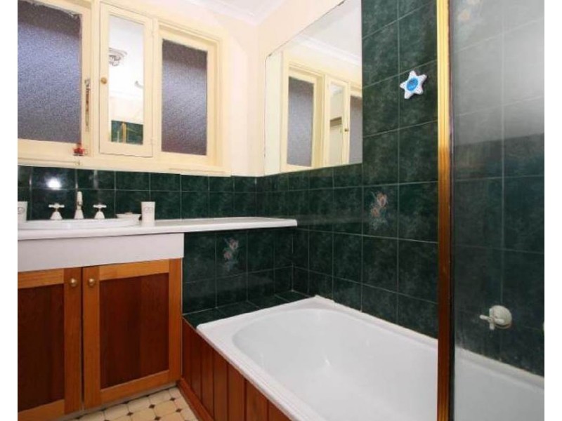 32 Flag Street, Kingsbury VIC 3083