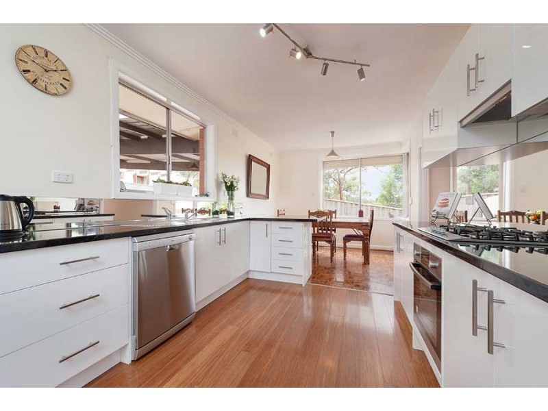 7 Banks Road, Eltham North VIC 3095