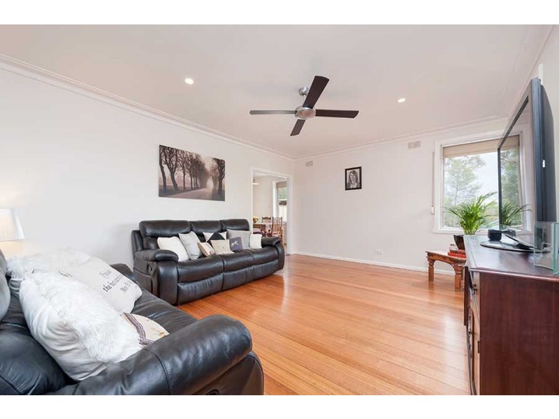 7 Banks Road, Eltham North VIC 3095