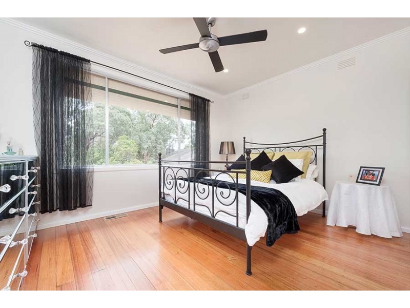 7 Banks Road, Eltham North VIC 3095