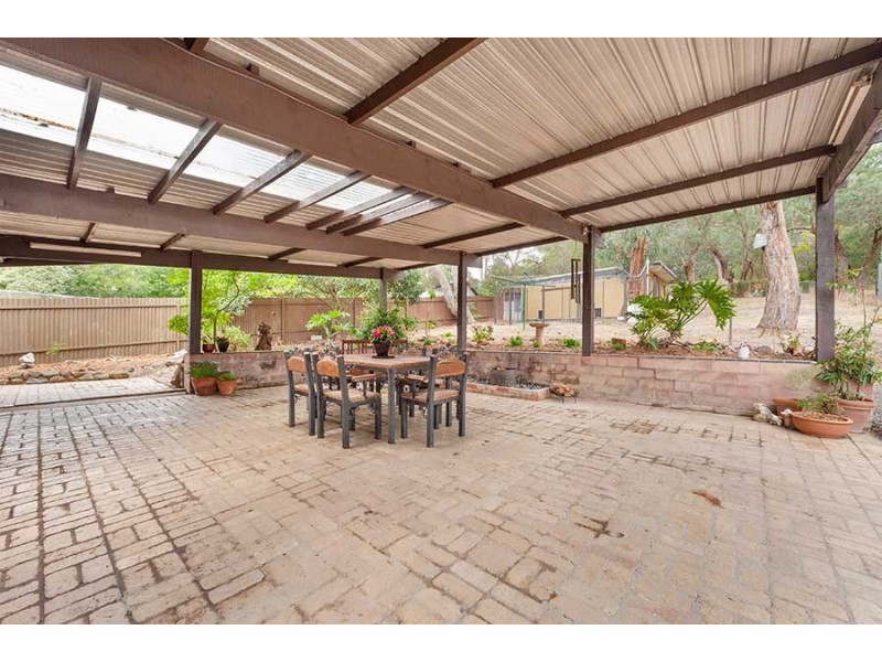 7 Banks Road, Eltham North VIC 3095