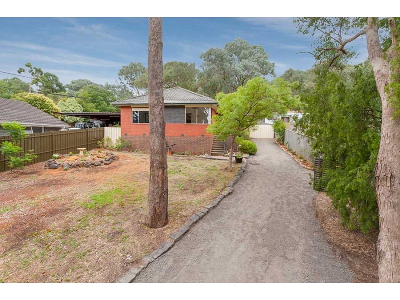 7 Banks Road, Eltham North VIC 3095
