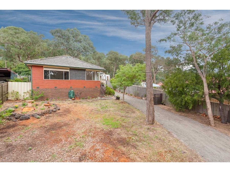 7 Banks Road, Eltham North VIC 3095