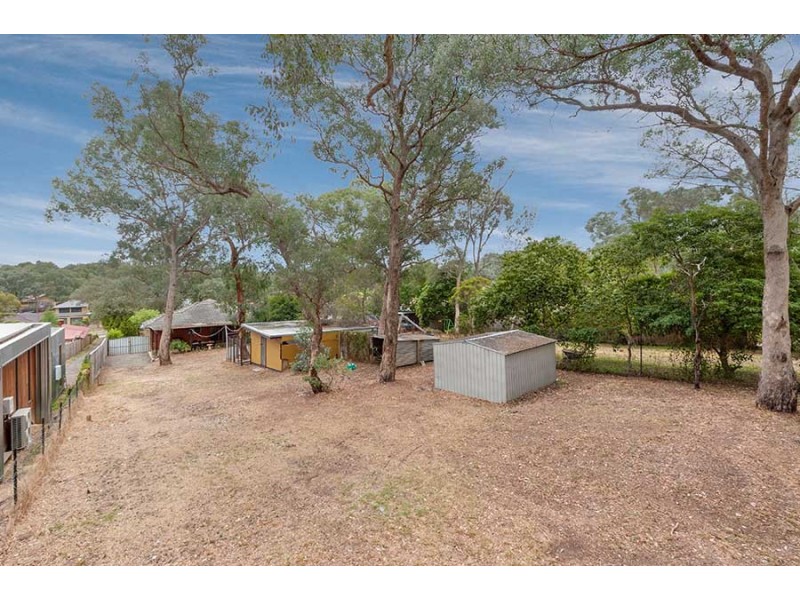 7 Banks Road, Eltham North VIC 3095