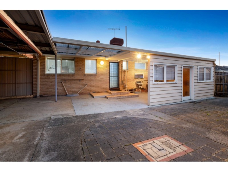 279 Greenwood Drive, Watsonia VIC 3087