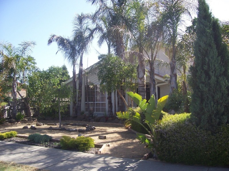 16 Randell Court, Mill Park VIC 3082