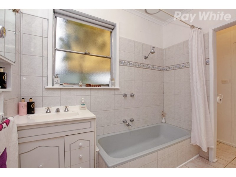 37 Shannon Crescent, Watsonia VIC 3087