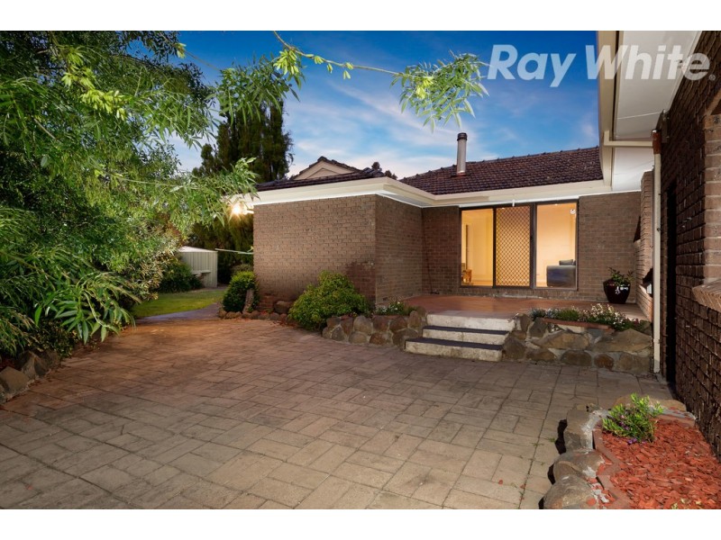 4 Devitt Court, Mill Park VIC 3082