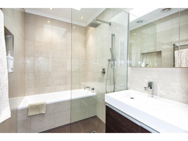 12 Club Avenue, Kingsbury VIC 3083