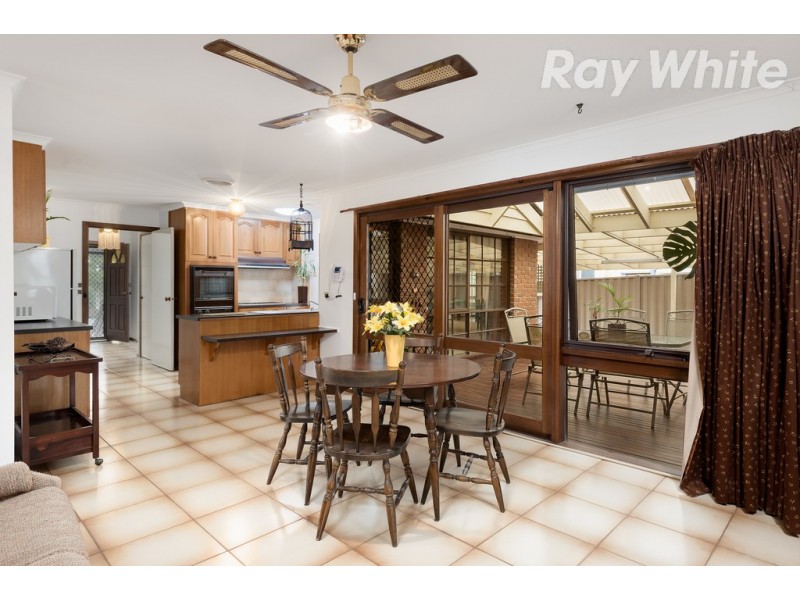 12 McLaughlin Crescent, Mill Park VIC 3082