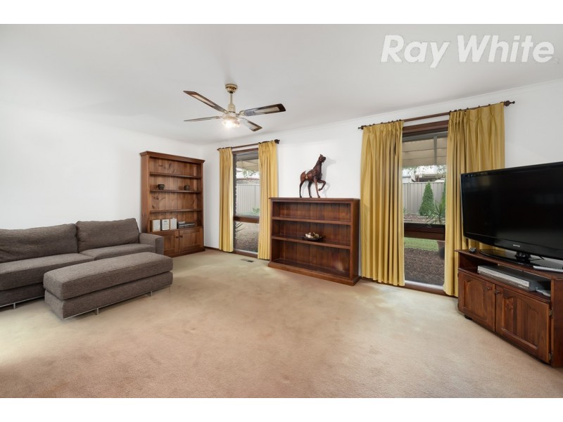 12 McLaughlin Crescent, Mill Park VIC 3082